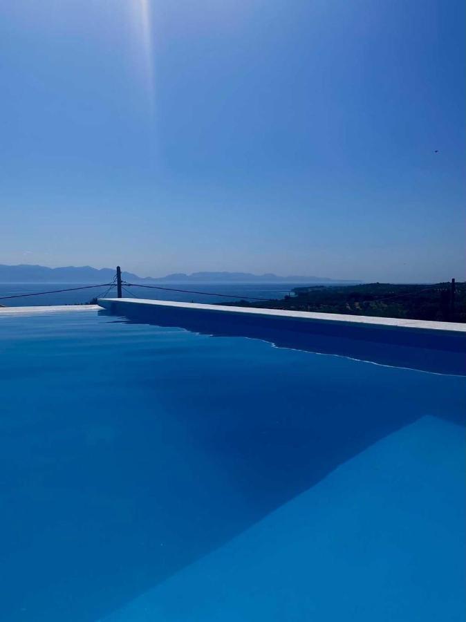 Kómboi Georgianna'S Suite With Private Pool , 'Greysuite' מראה חיצוני תמונה