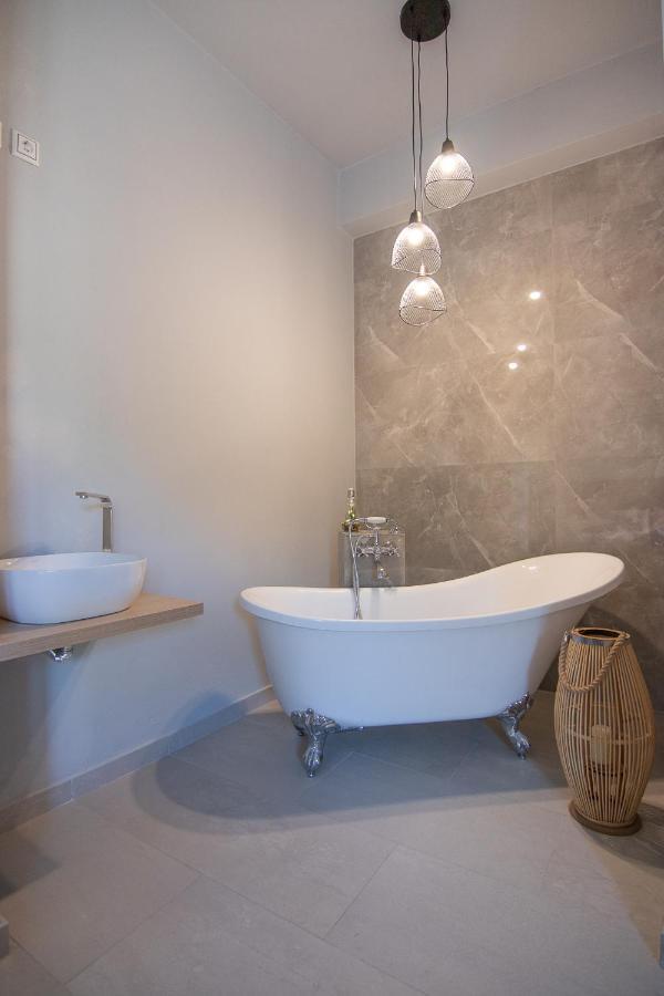 Kómboi Georgianna'S Suite With Private Pool , 'Greysuite' מראה חיצוני תמונה