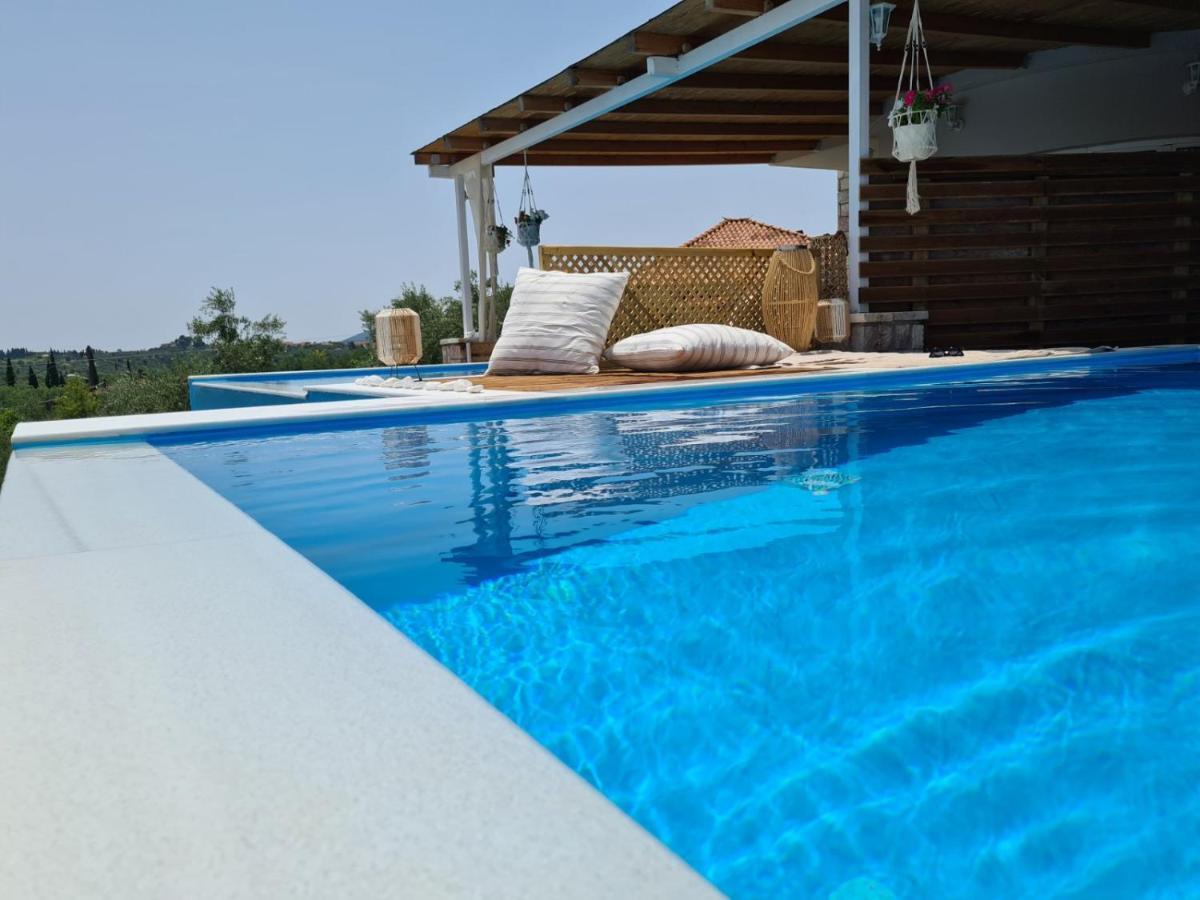 Kómboi Georgianna'S Suite With Private Pool , 'Greysuite' מראה חיצוני תמונה